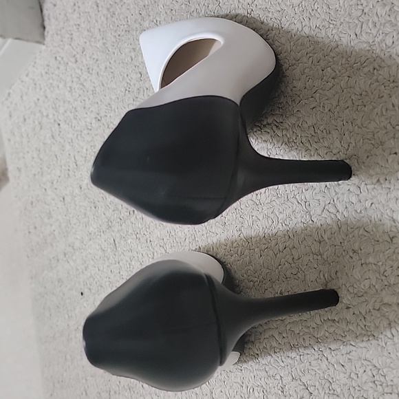 NWOT Guess black and White 4 inches sexy heeled shoes - Picture 4 of 10